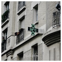 a street sign on the side of a building