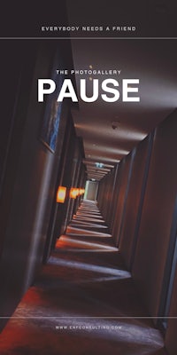 a hallway with the words pause on it